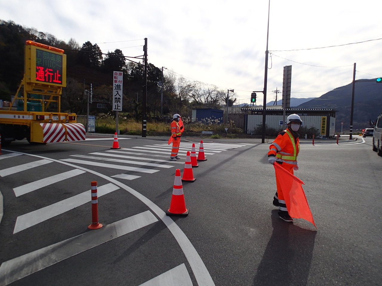 2021年 7月 R2中部横断自動車道維持工事 関東地方整備局局長表彰(優良工事)受賞 | 加藤建設株式会社